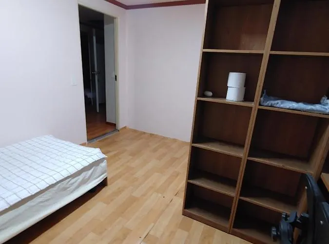 White House Close To The Airport Сеул