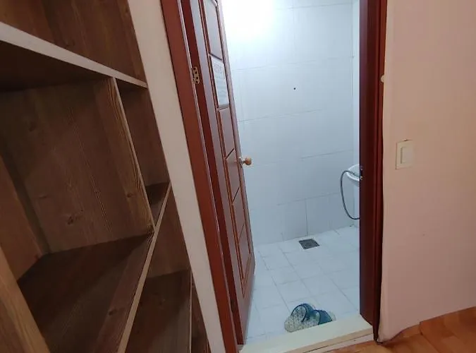 White House Close To The Airport *