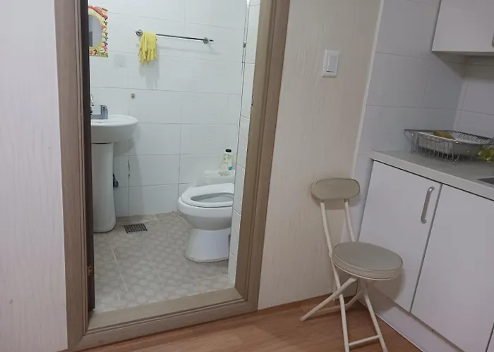 Гостевой дом White House Close To The Airport Сеул