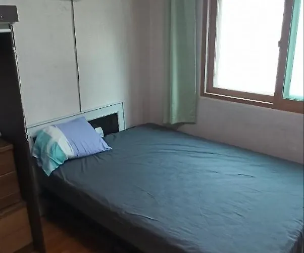 Гостевой дом White House Close To The Airport *